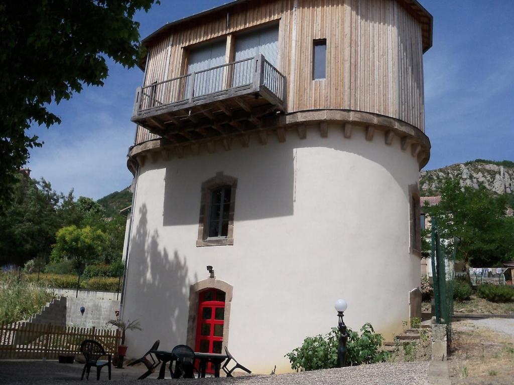 Chateau D'Eau Logement Insolite Tournemire  المظهر الخارجي الصورة